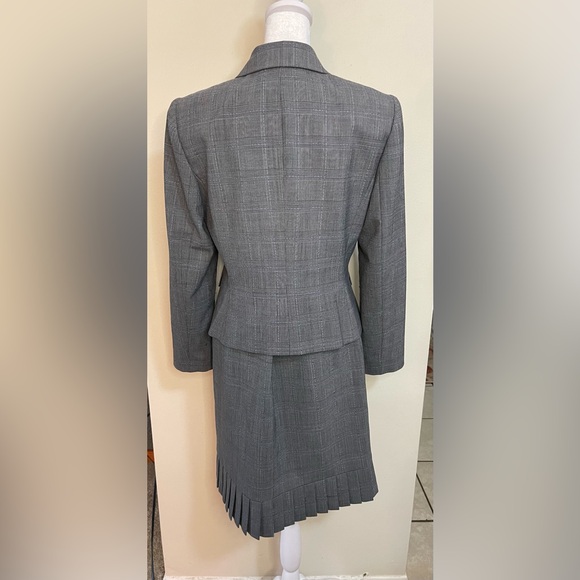 Tahari ASL Women’s 2 Pieces Suit Skirt/ Blazer Wool Blend Gray Plaid Size 6P - Picture 10 of 17